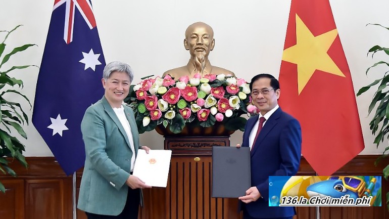 Phó Thủ tướng Chính phủ, Bộ trưởng Ngoại giao Bùi Thanh Sơn và Bộ trưởng Ngoại giao Australia Penny Wong. (Ảnh: Báo Thế giới và Việt Nam) qh-0523-9112.jpg